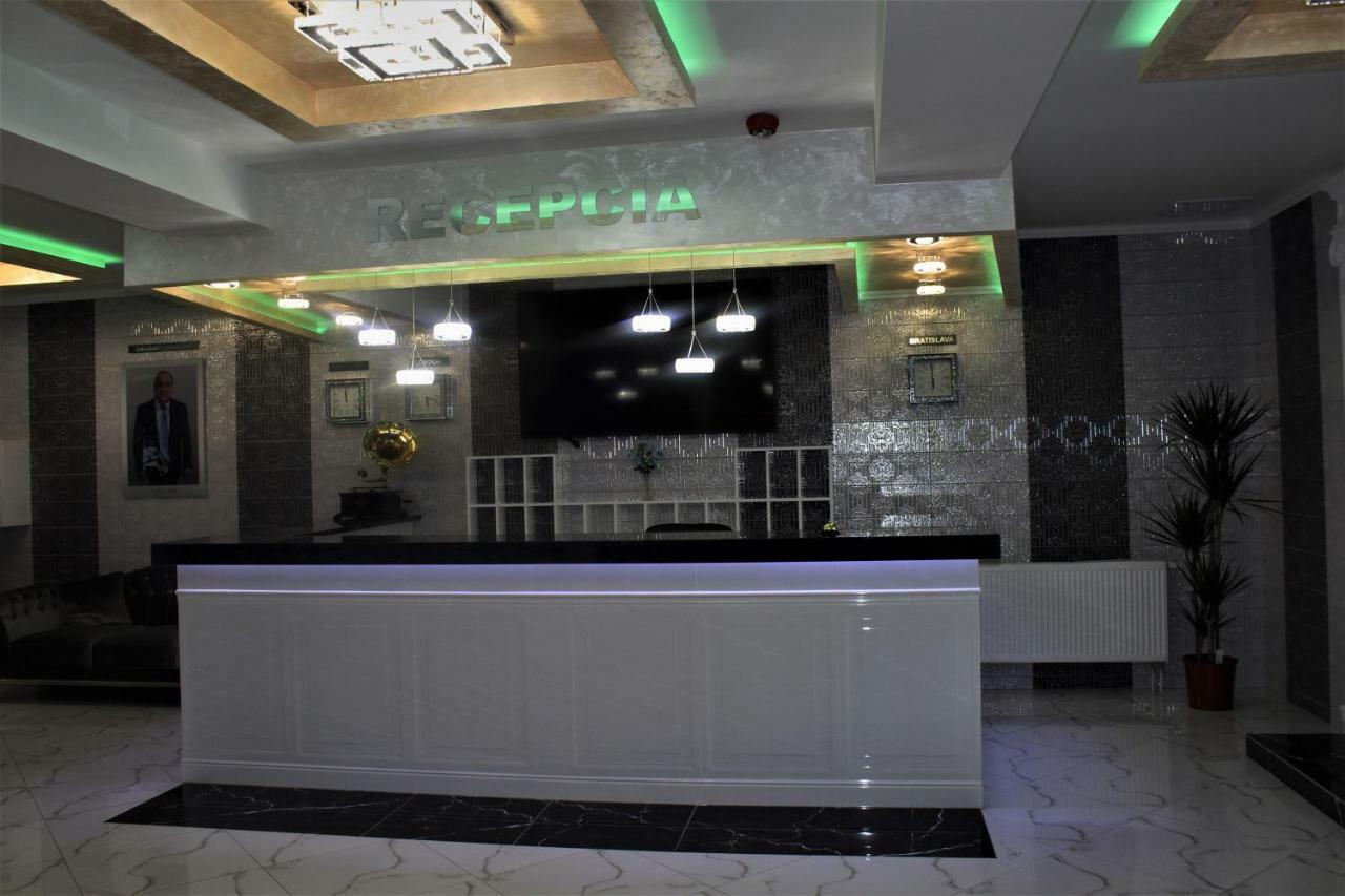 Hotel Chio Vazec Bagian luar foto