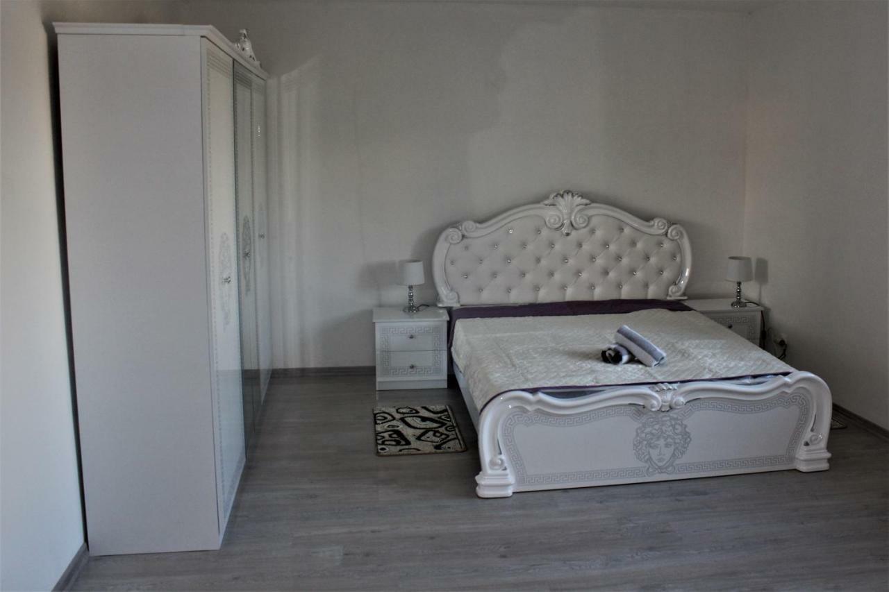 Hotel Chio Vazec Bagian luar foto